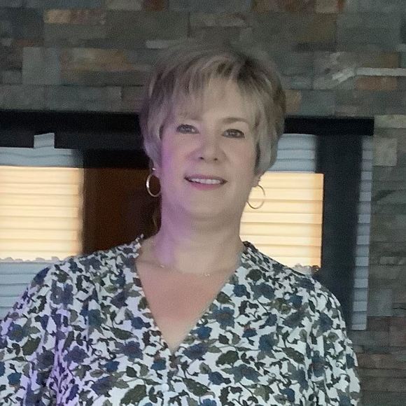 Meet your Posher, Caroline - Picture 1 of 1